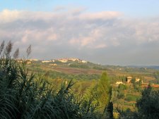 Panorama su Gambassi
Terme, che si allontana
(9373 bytes)